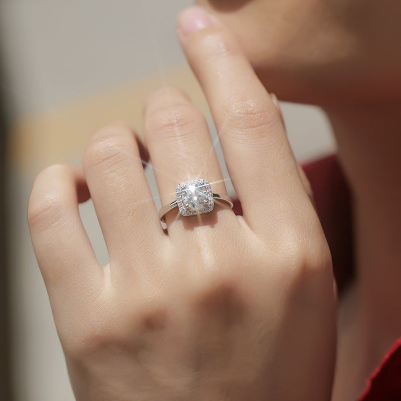 Clara Halo Ring