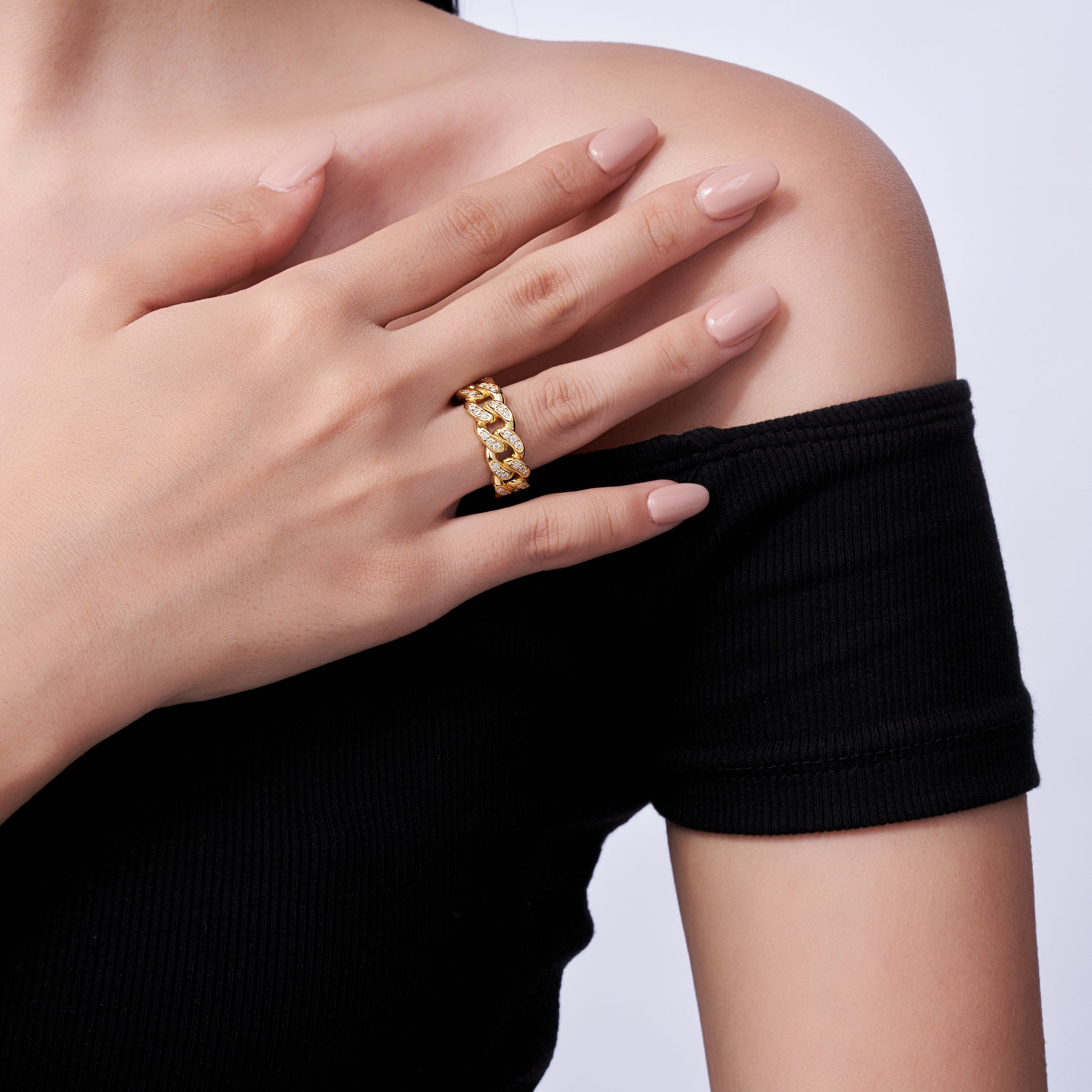 Gold Interlocking Wavy Frame Pavé Moissanite Ring
