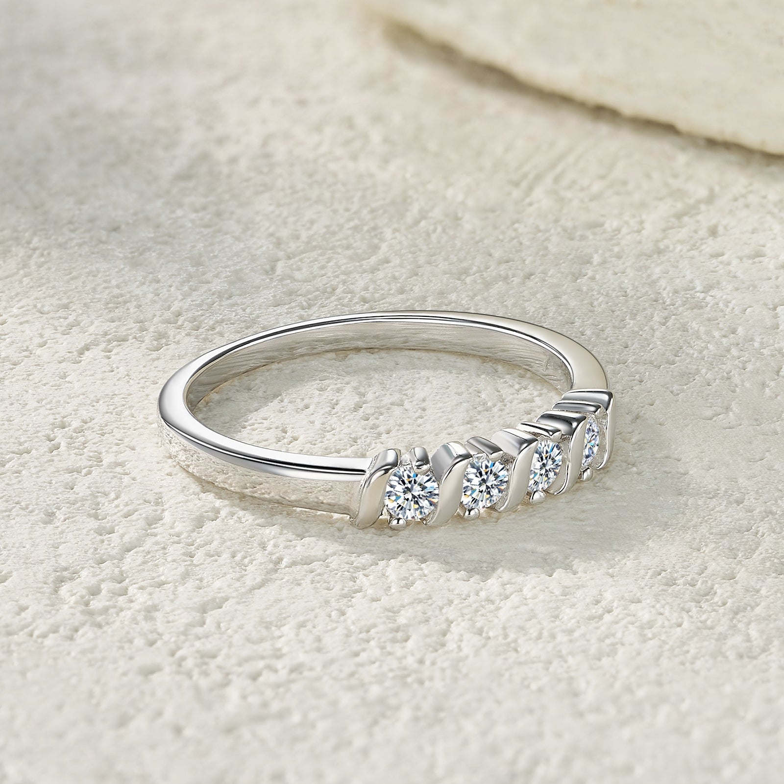 Selene Band | Five-Stone Curved Moissanite Ring