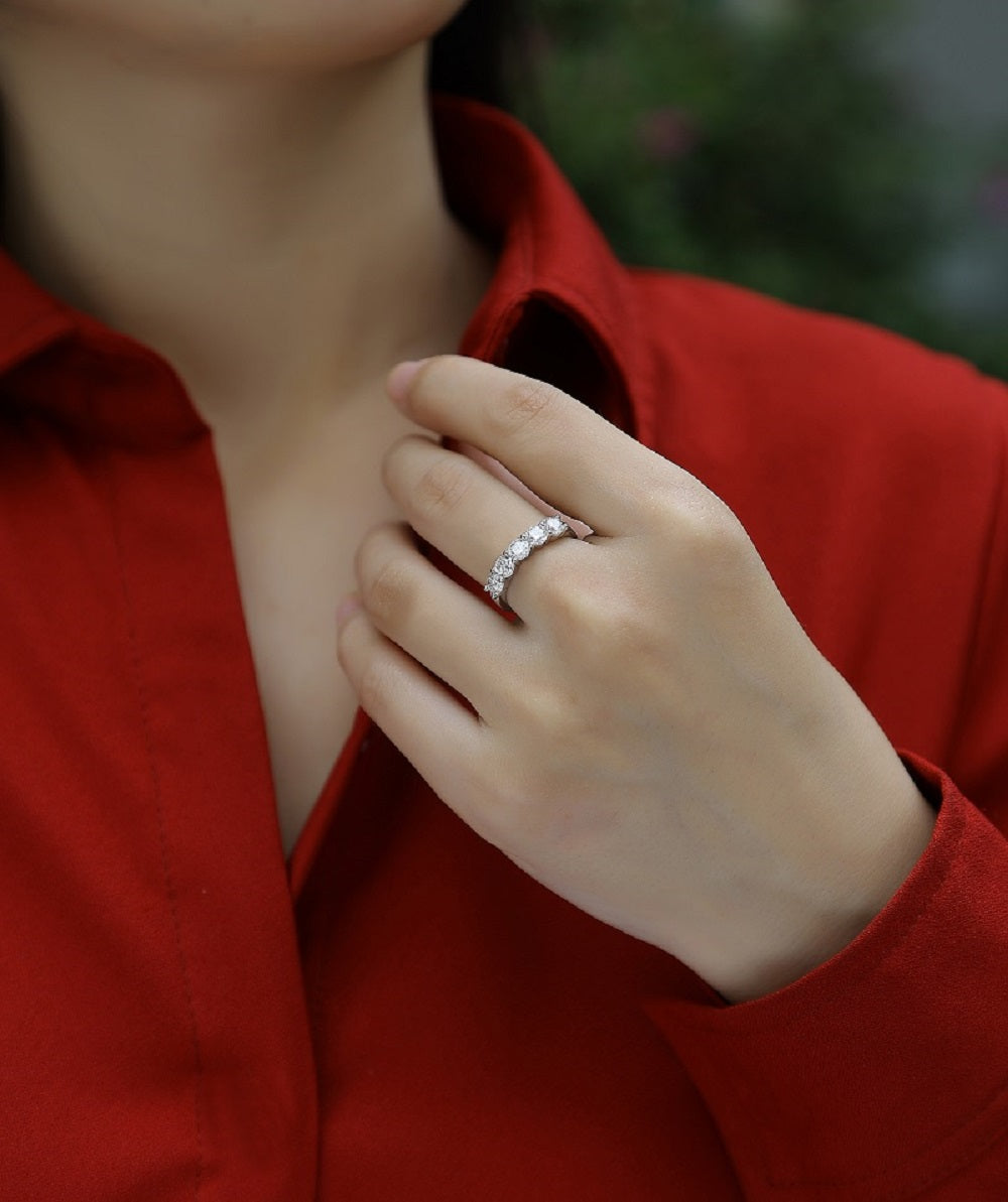 Melody Ring | Five-Stone Round Moissanite Band