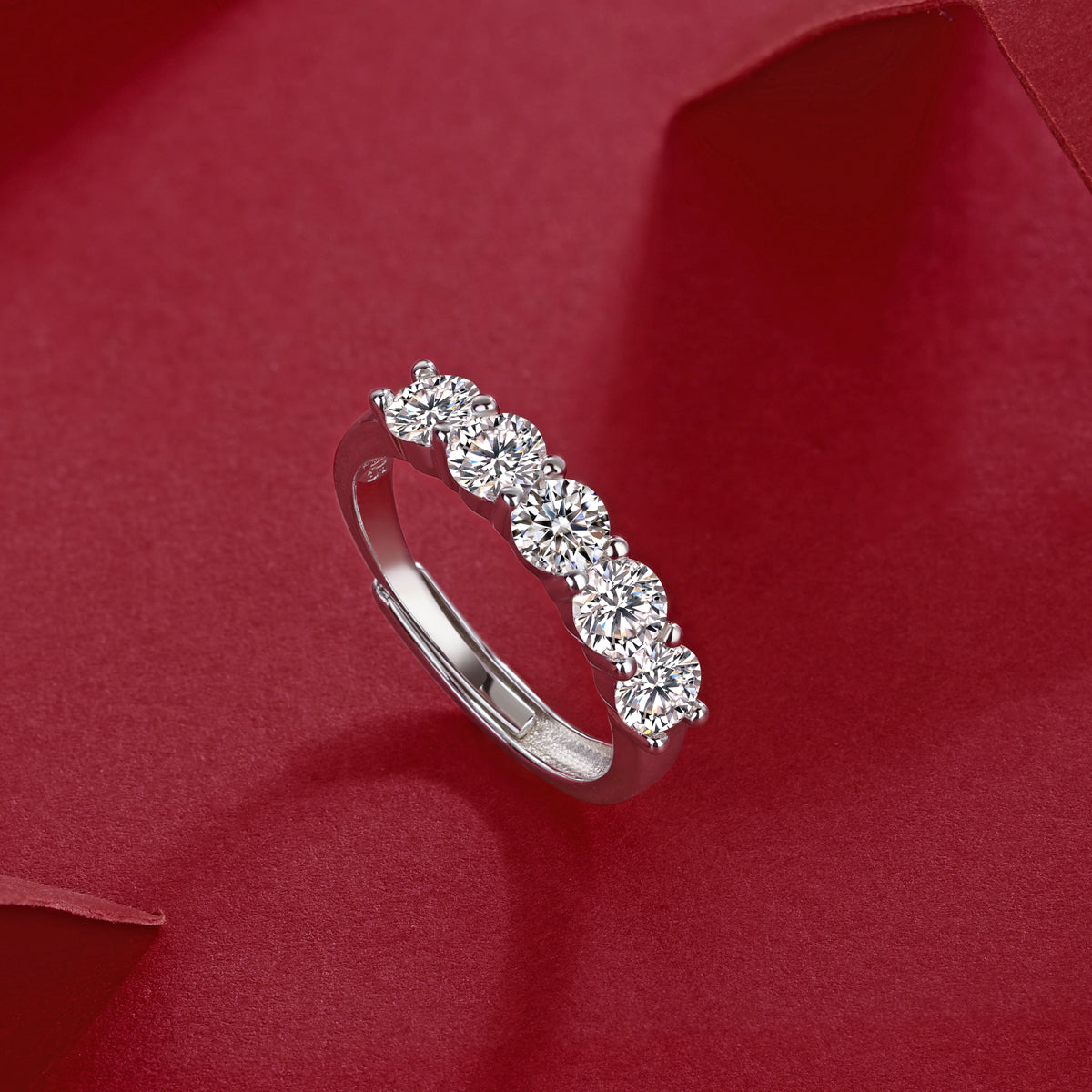 Melody Ring | Five-Stone Round Moissanite Band
